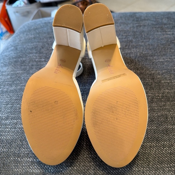 Ankis Elegant Off White Ankle Strap Platform Block 4 in Heels closed Toe Pump - Picture 6 of 7